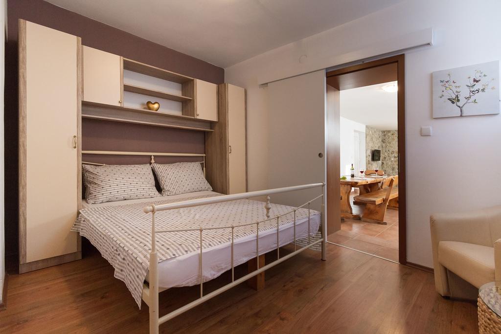 Apartmani Maksan Pakoštane Buitenkant foto