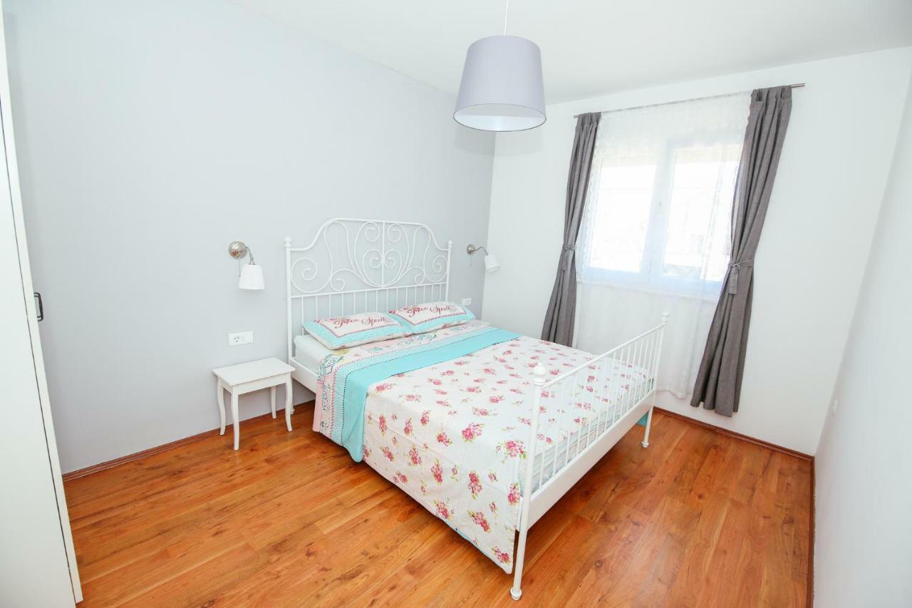 Apartmani Maksan Pakoštane Buitenkant foto