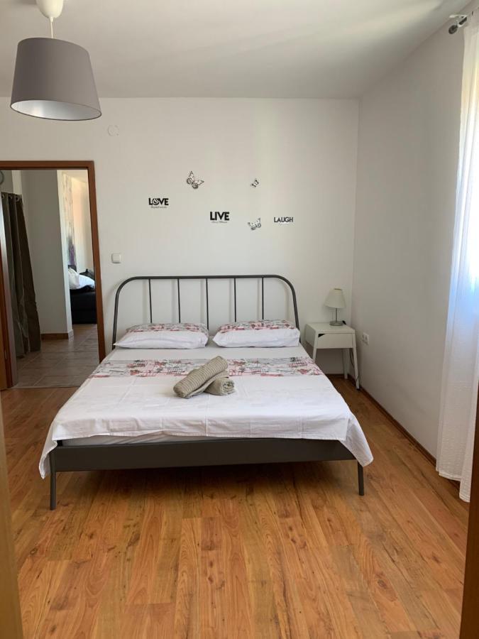 Apartmani Maksan Pakoštane Buitenkant foto